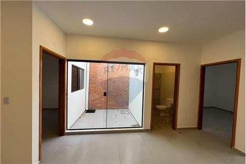 Chalet-Venta-PY Central Luque Maramburé, foto 3