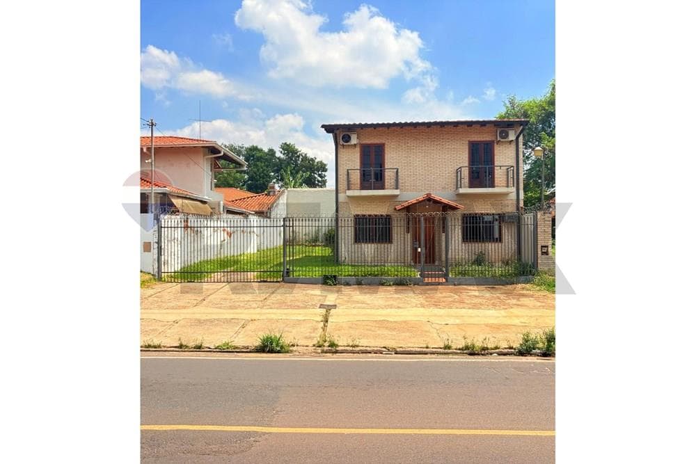 Vendo casa sobre avenida laguna grande