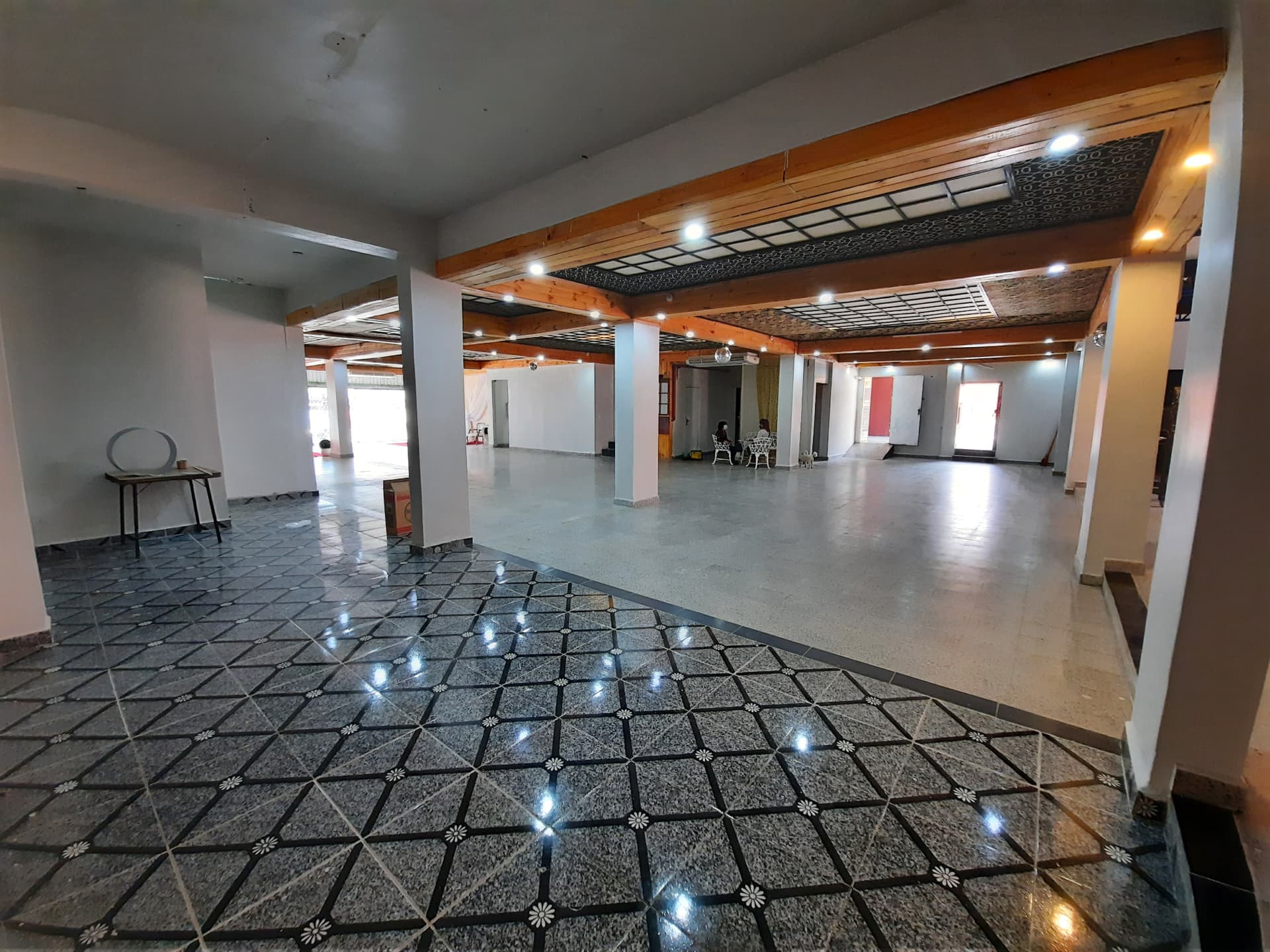 Mega salon comercial de 400 m2, barrio Recoleta