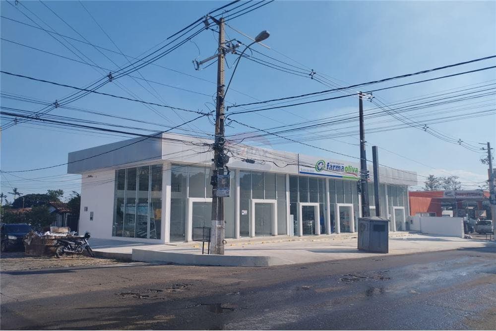Alquilo salón comercial en Lambaré