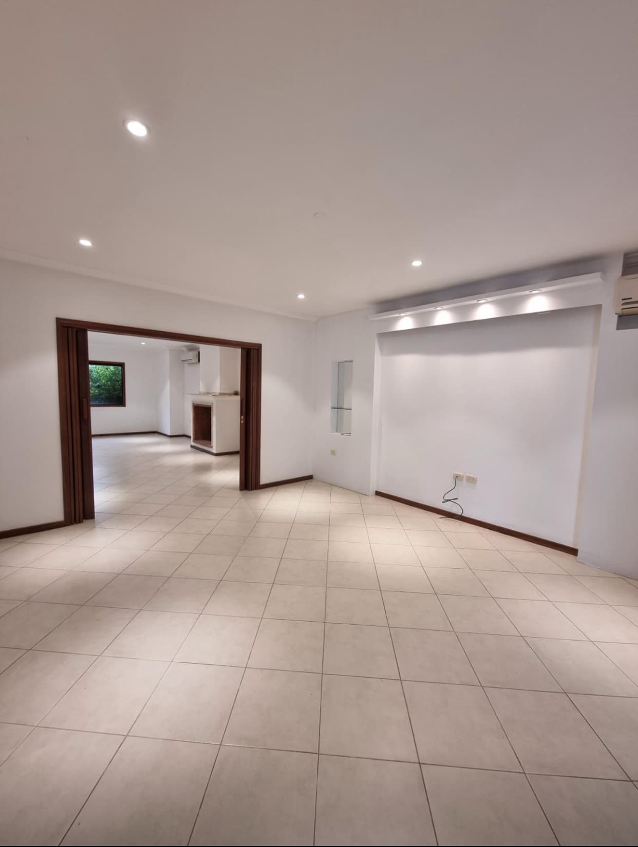 Hermosa Residencia de 3 Habit en Suite en Mburucuya, foto 4