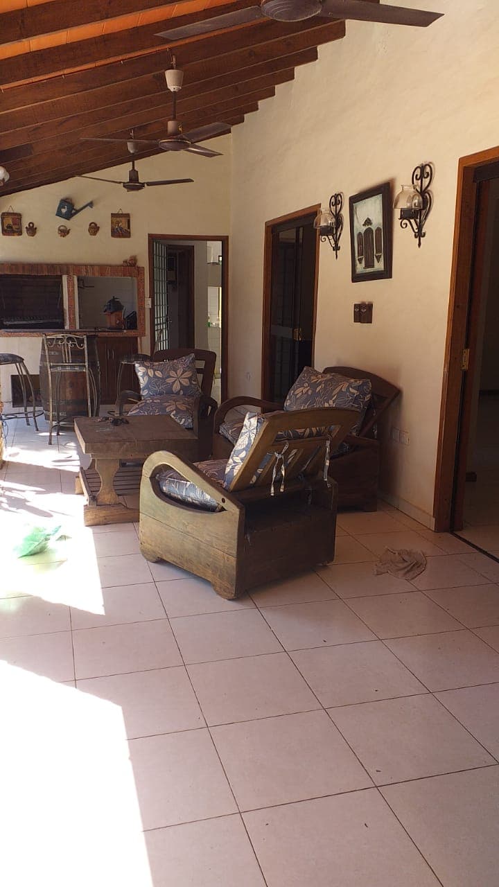 Casa en Esquina en Barrio Mburucuya. Zona Primer Presidente, foto 3