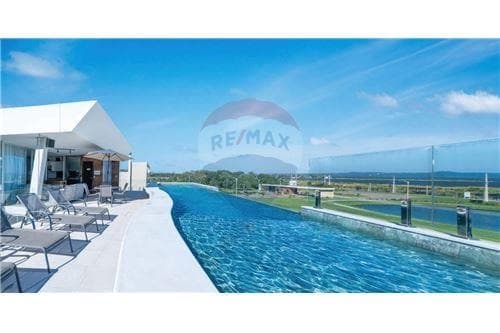Exclusiva Residencia con Vista al Lago Ypacaraí