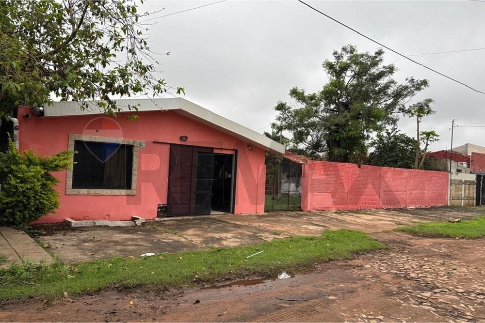 Vendo casa con terreno en Lambaré