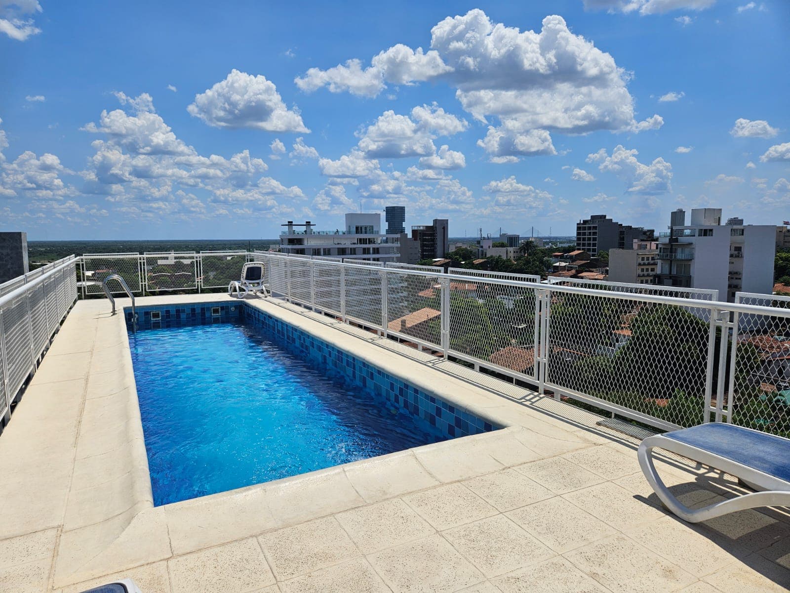 En Venta. Amplio Departamento En Asuncion