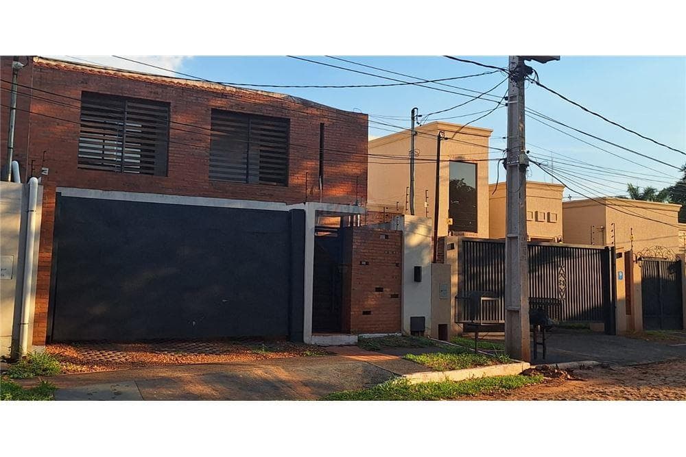 Vendo hermosa casa pareada en Fernando de la Mora