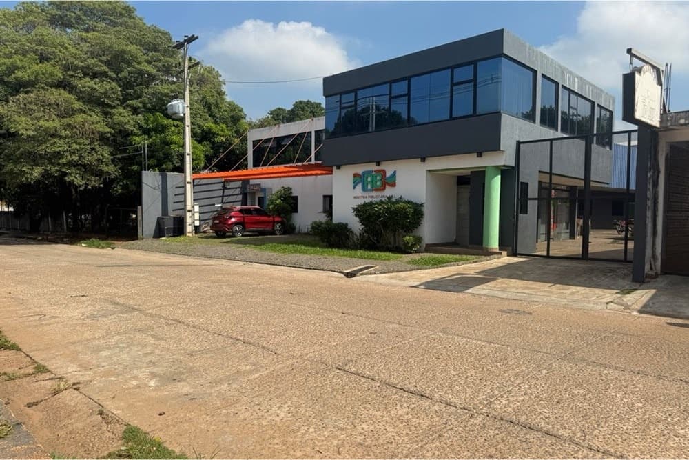 Propiedad industrial y logistica en limpio — foto 1