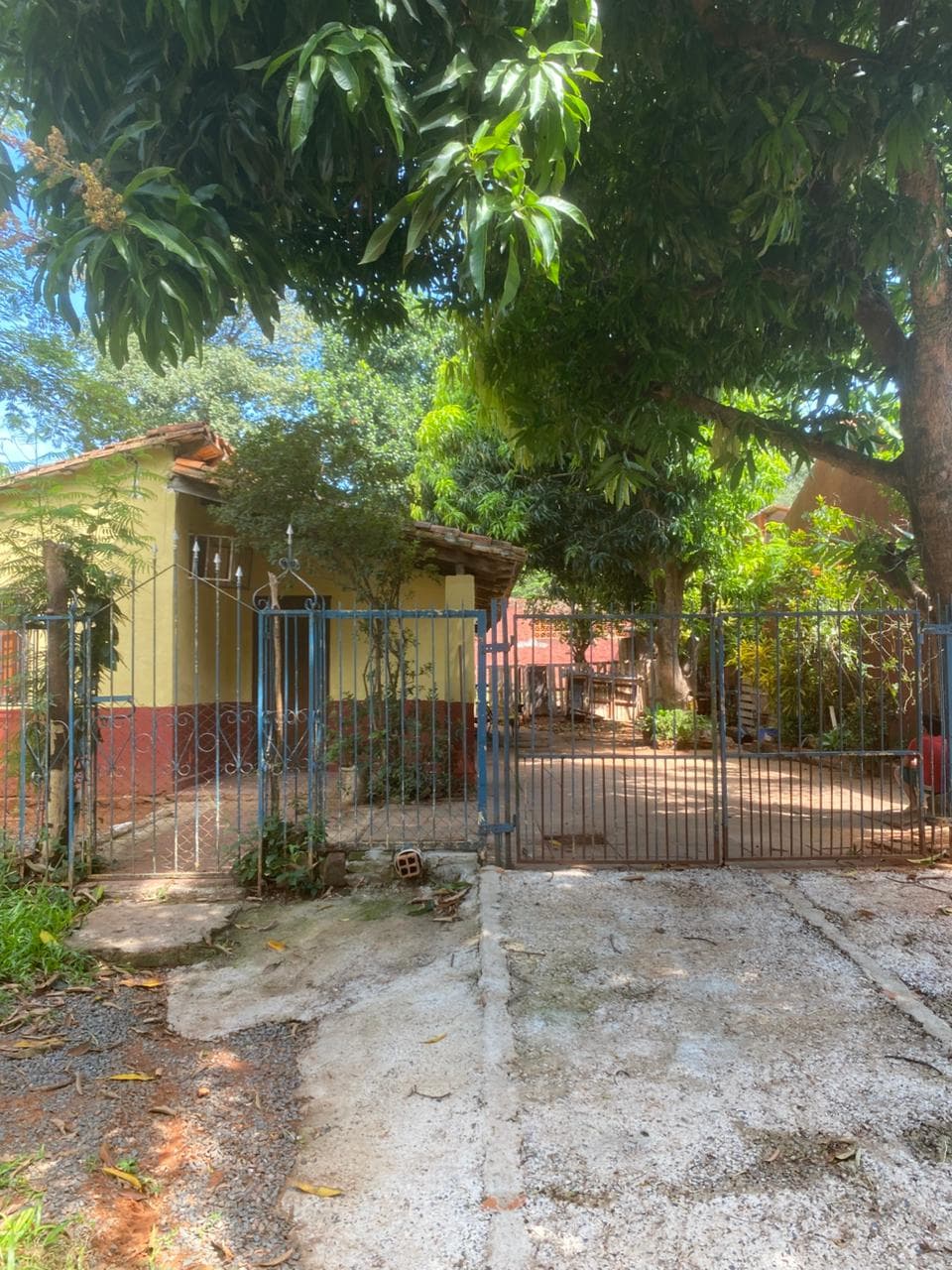 Vendo propiedad a 1 cuadra de la avenida las residentas Luque