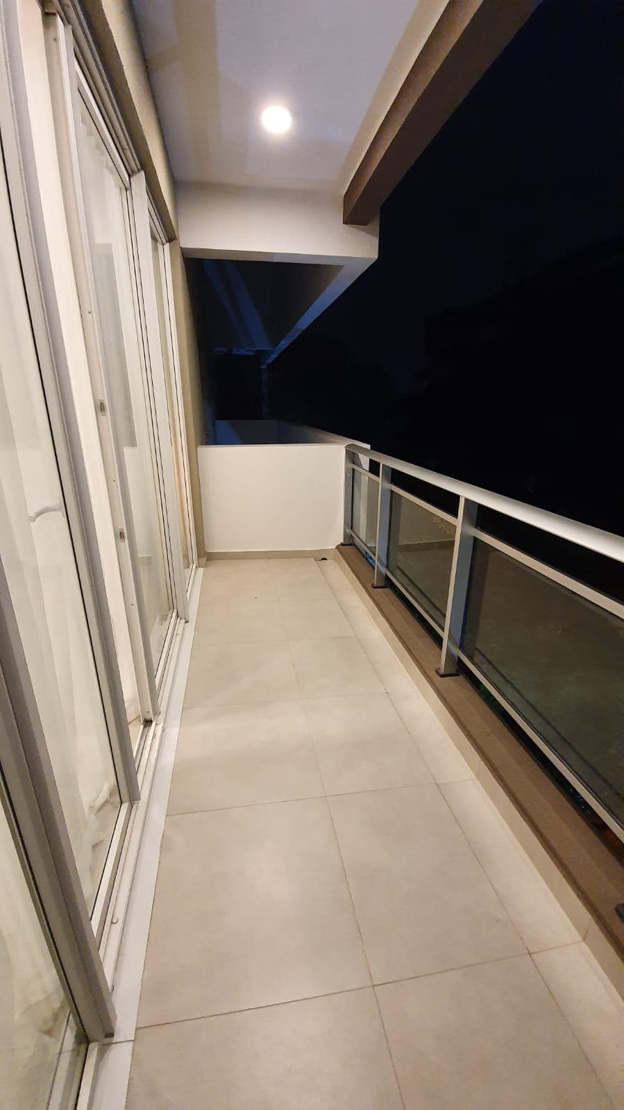 En alquiler departamento amoblado de 2 dormitorios con cochera zona Villa Morra — foto 4