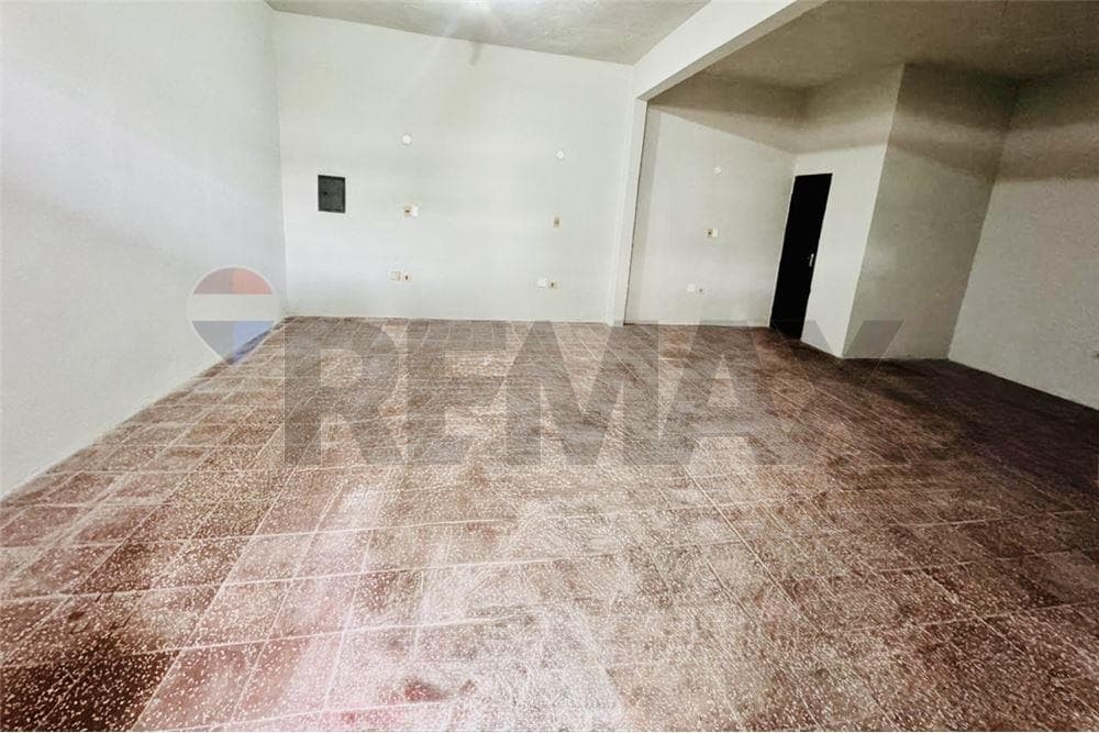 Salón comercial de 48 m2 a metros de esquina – San Lorenzo centro, foto 3