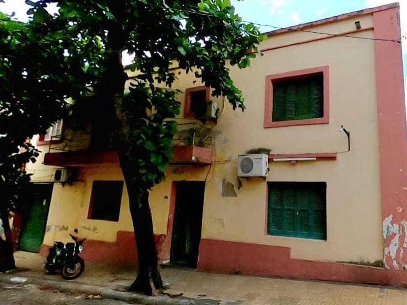 en Venta Barrio San Roque de Asunción amplio Terreno con Casa Colonial