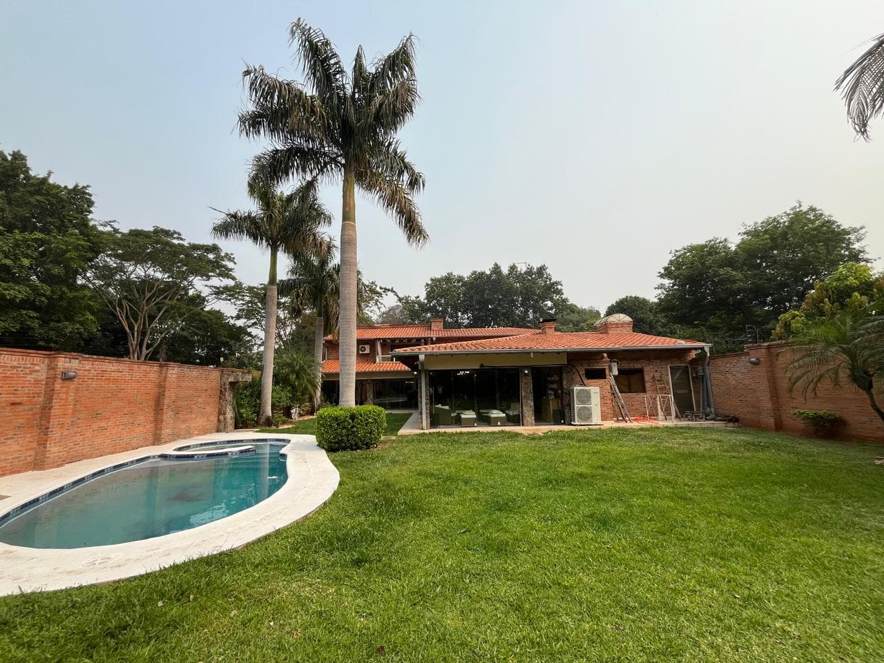 En venta residencia de lujo en lambare zona yacht y golf club