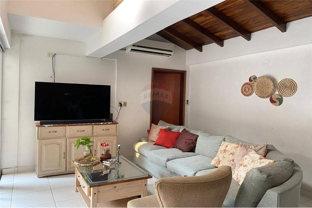 Casa Amplia en Venta en Barrio Kennedy, foto 4