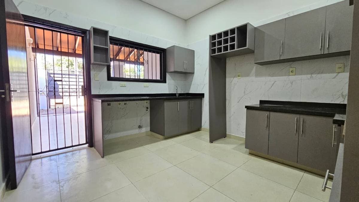 En venta hermosa casa de 2 habitaciones en Fernando de la Mora - Zona Sur, foto 5