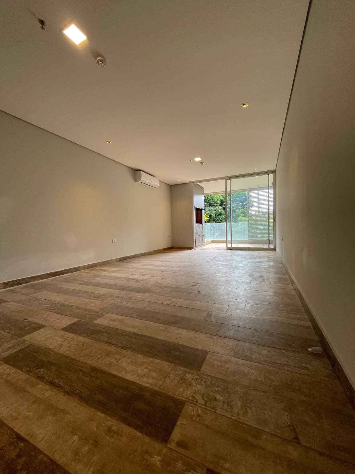 Villamorra en alquiler y venta amplio departamento de 2 dorm. 149m2 - cochera, foto 2