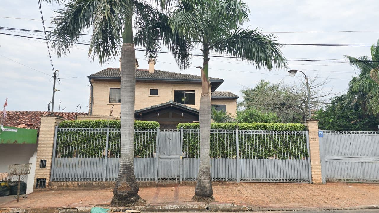 Oferta! En Venta Amplia Casa En Lambare, foto 3