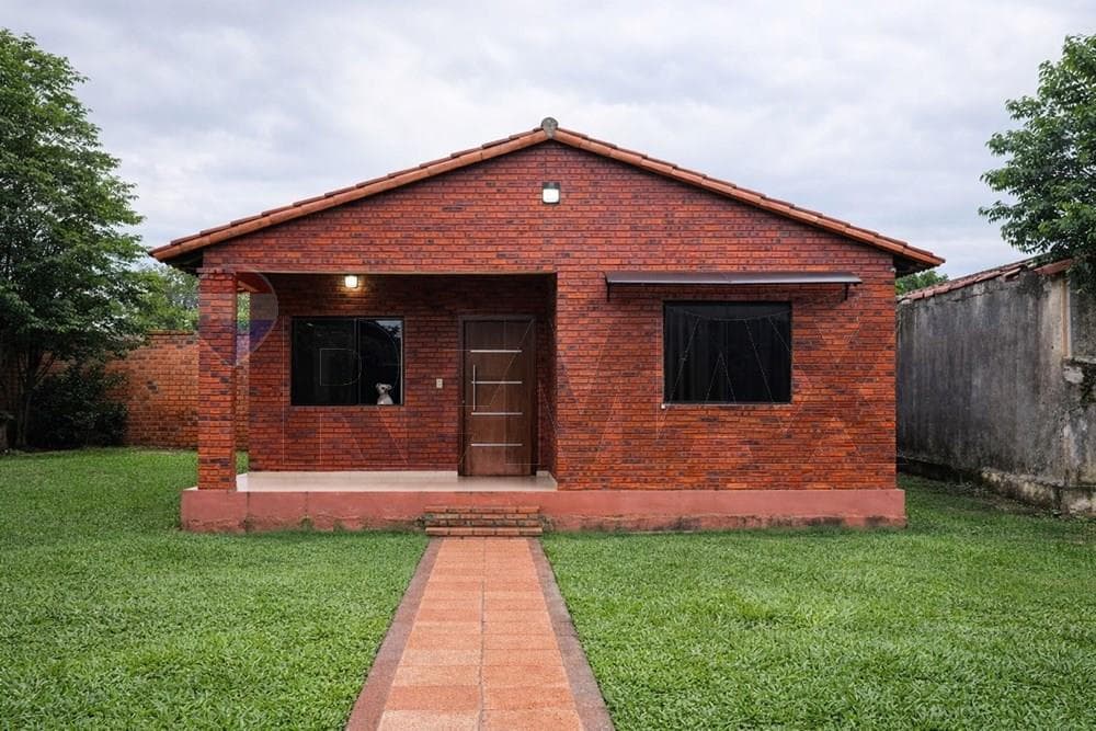Vendo amplia casa de 3 habitaciones en Ñemby Pa’i Ñu listo para transferencia