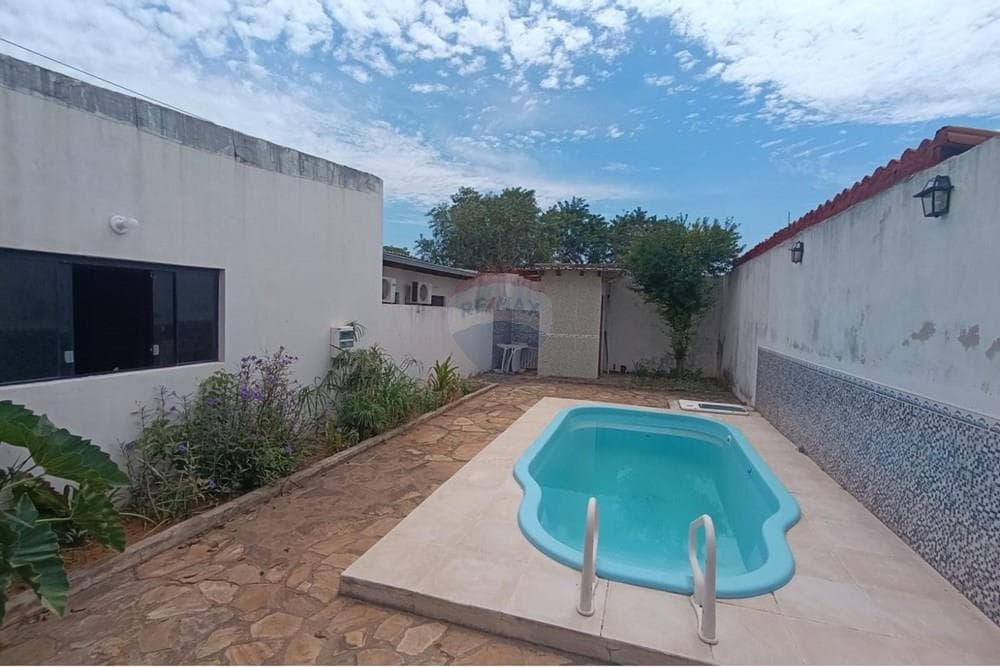 Alquilo Casa Moderna Amoblada en Limpio: Piscina y Jardín Negociable