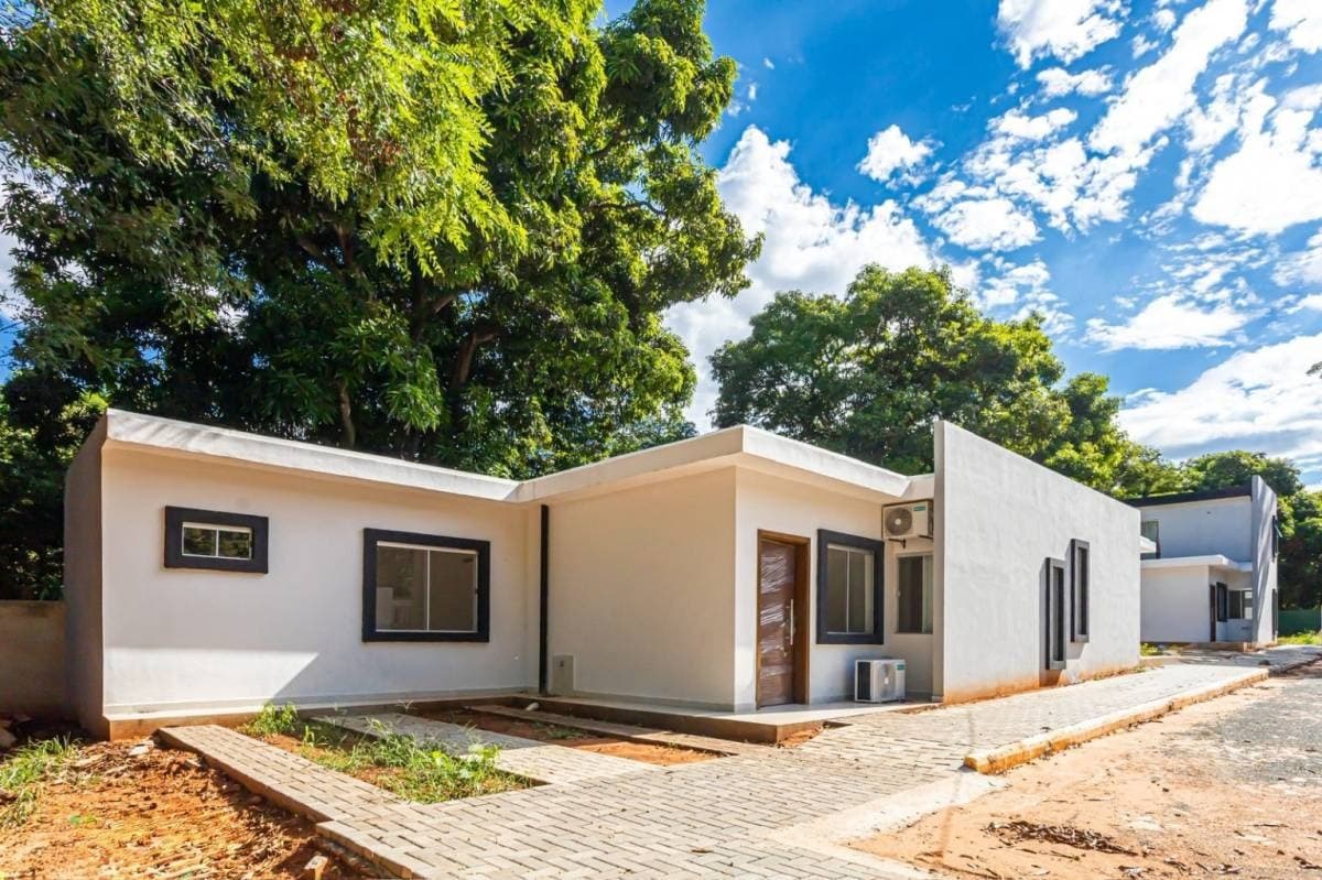Vendo chalet de 2 dormitorios en barrio cerrado los castaños - Luque