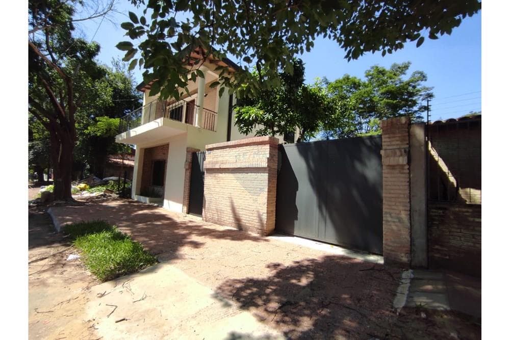 Casa - Venta - Fernando de la Mora- ''vive cómodo en esta bella casa'', foto 2