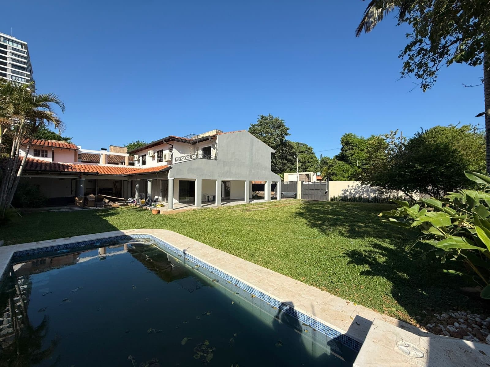 Alquiló Casa Moderna