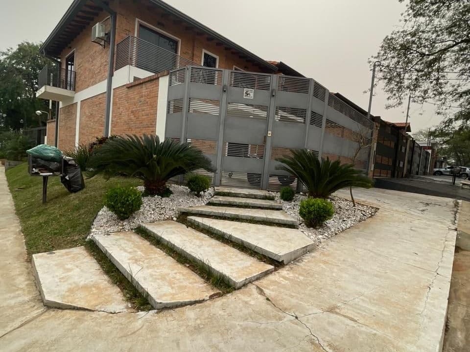 Duplex en esquina en barrio mbachio Lambaré — foto 2