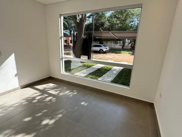 En venta casa de 2 habitaciones en Mariano Roque Alonso, foto 4