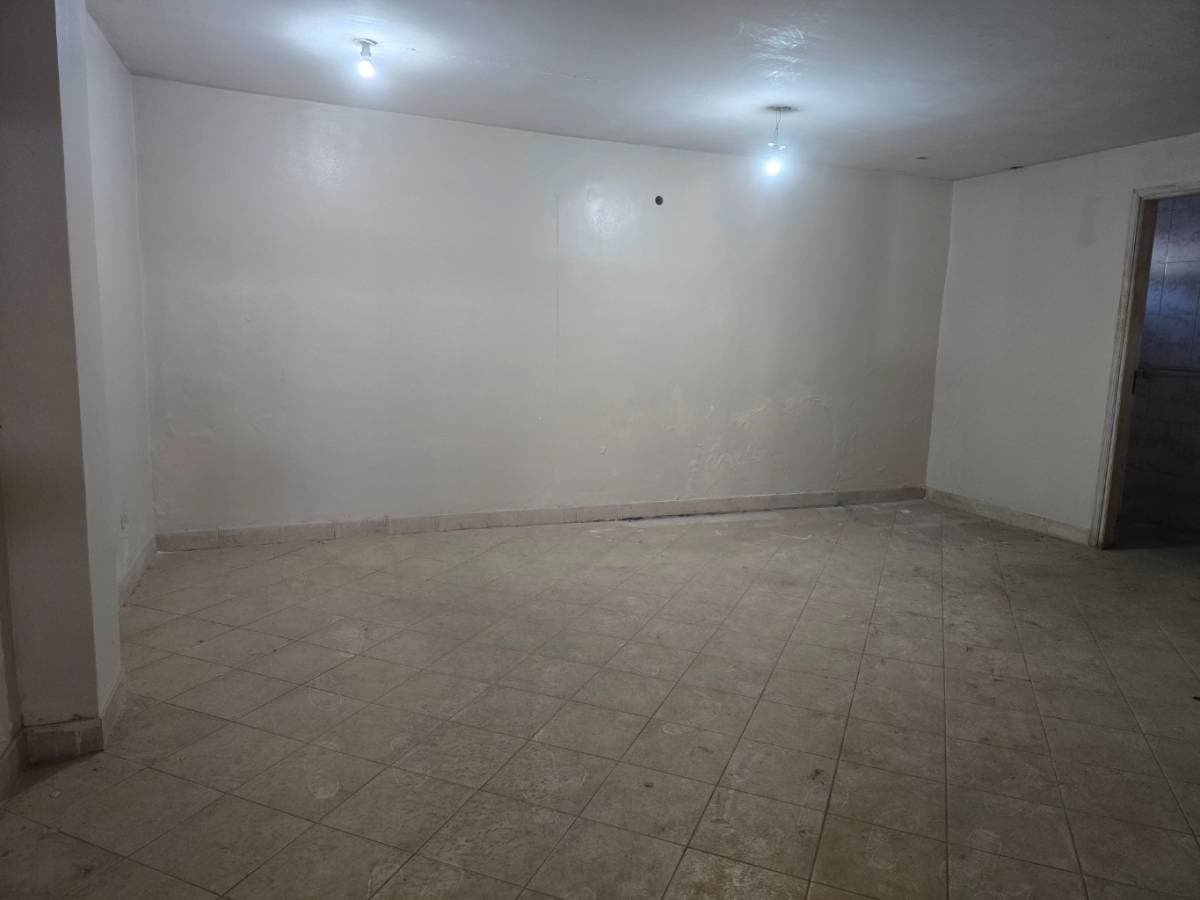 En Alquiler Amplio Local Comercial en Asunción, foto 4