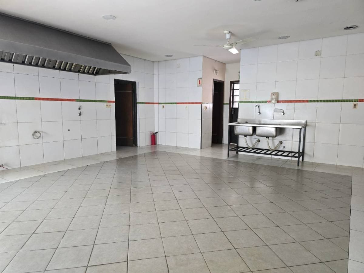 En Alquiler Local Comercial sobre Av. Dr. Guido Boggiani - Mariscal Estigarribia, foto 5