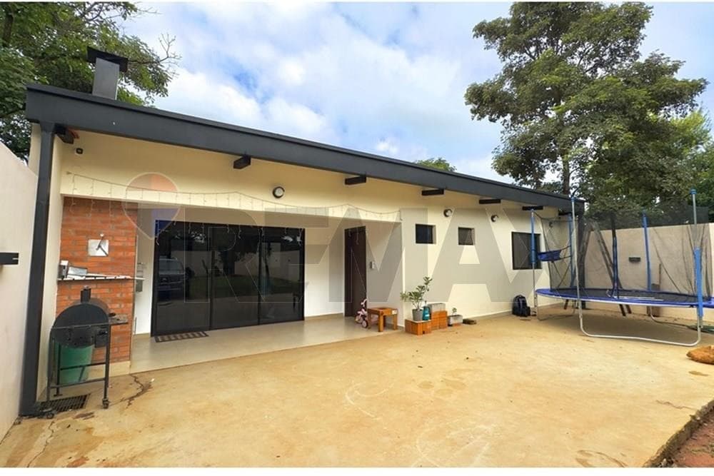 Casa en Luque. Barrio ykua karanday, foto 2