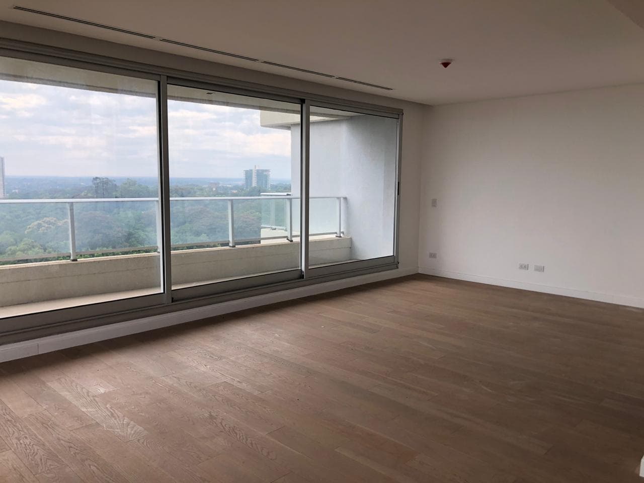 Imponente Dpto En Palacio De Los Patos Con Pisos De Parquet Y Vista A La Bahía