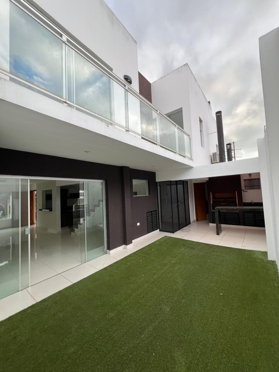 En alquiler residencia de 3 habitaciones en ita enramada