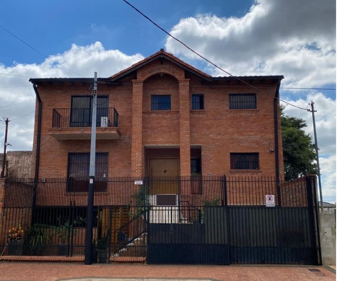 Venta De Casa Barrio Los Laureles