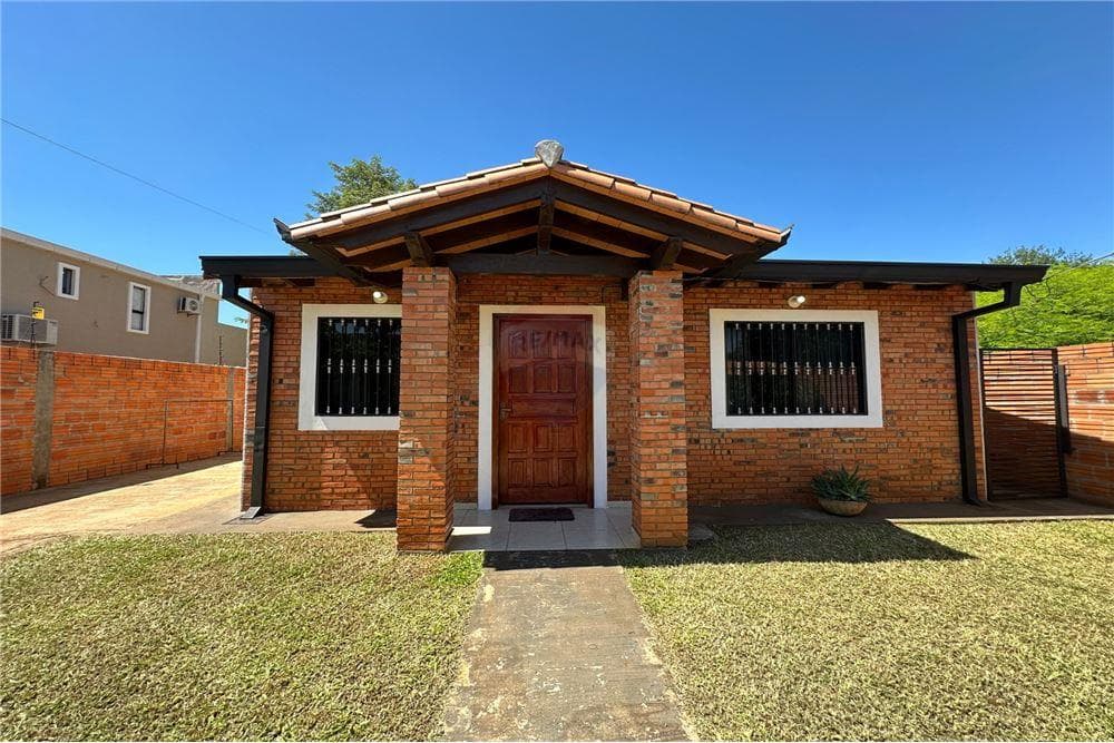 ¡Alquiler de Casa en Laurelty, Luque!