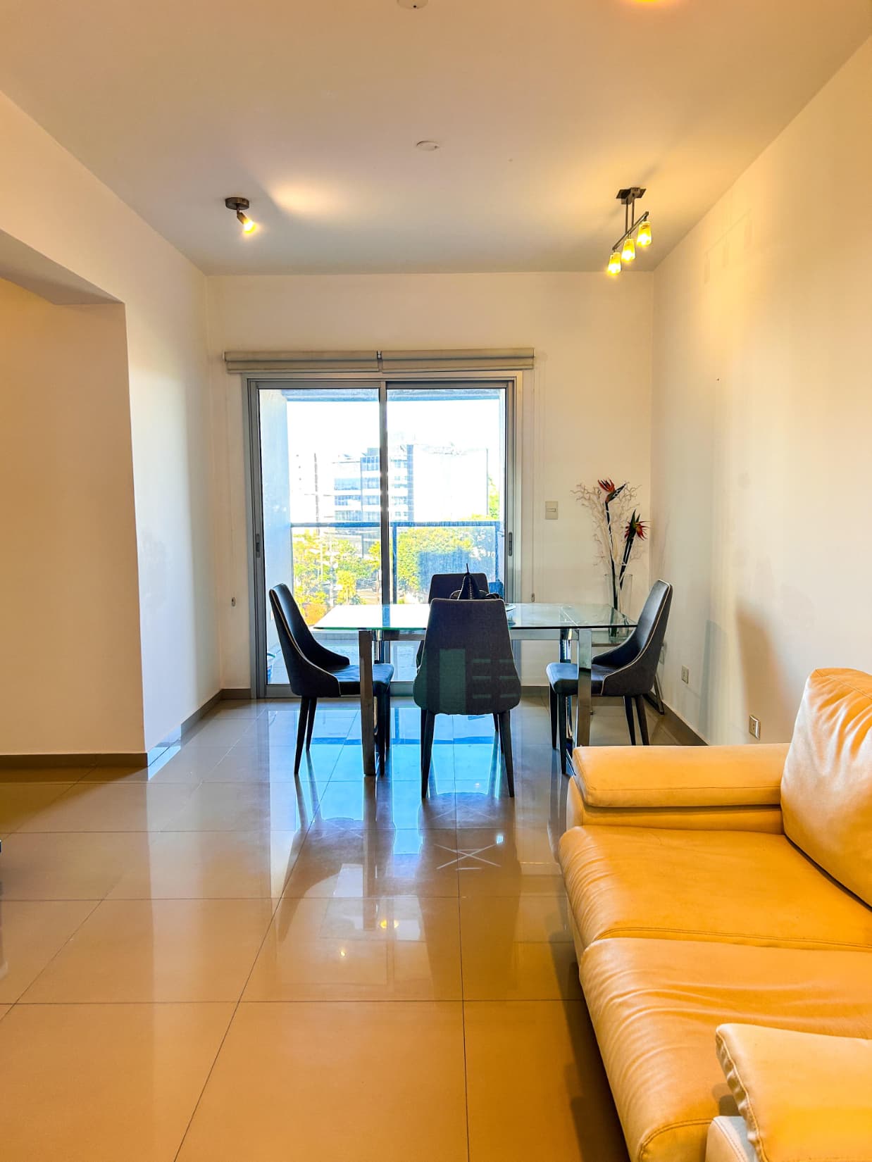 Departamento de 2 dormitorios semi amoblado + area de servcio — foto 2