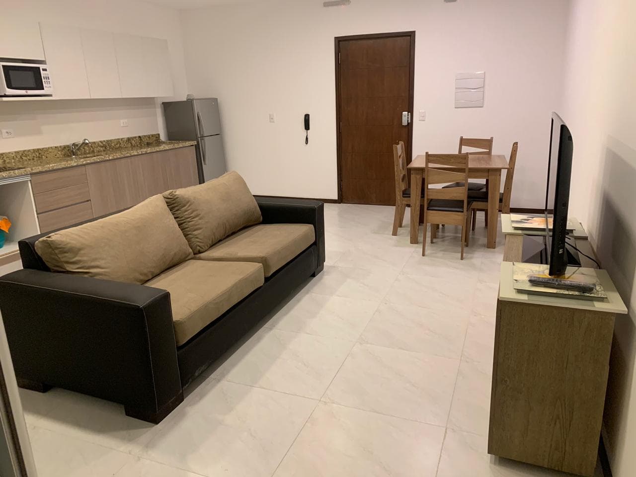 departamento amoblado de 2 dormitorios zona Los Laureles. COD: LG — foto 1