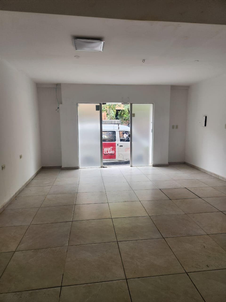 Salón Comercial En Villamorra, foto 2
