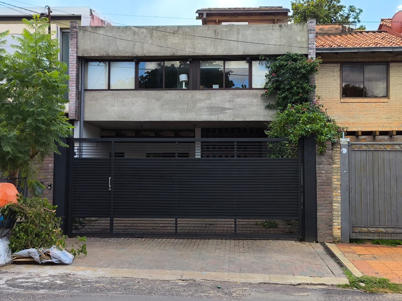 Vendo Duplex De Cuatro Dormitorios En Barrio Villa Aurelia