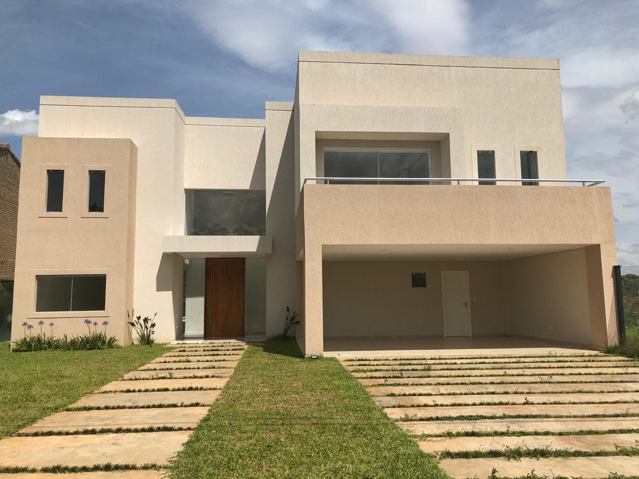 Surubi'i Mariano Roque Alonso, en venta hermosa casa de 3 dormitorios en suite, foto 1