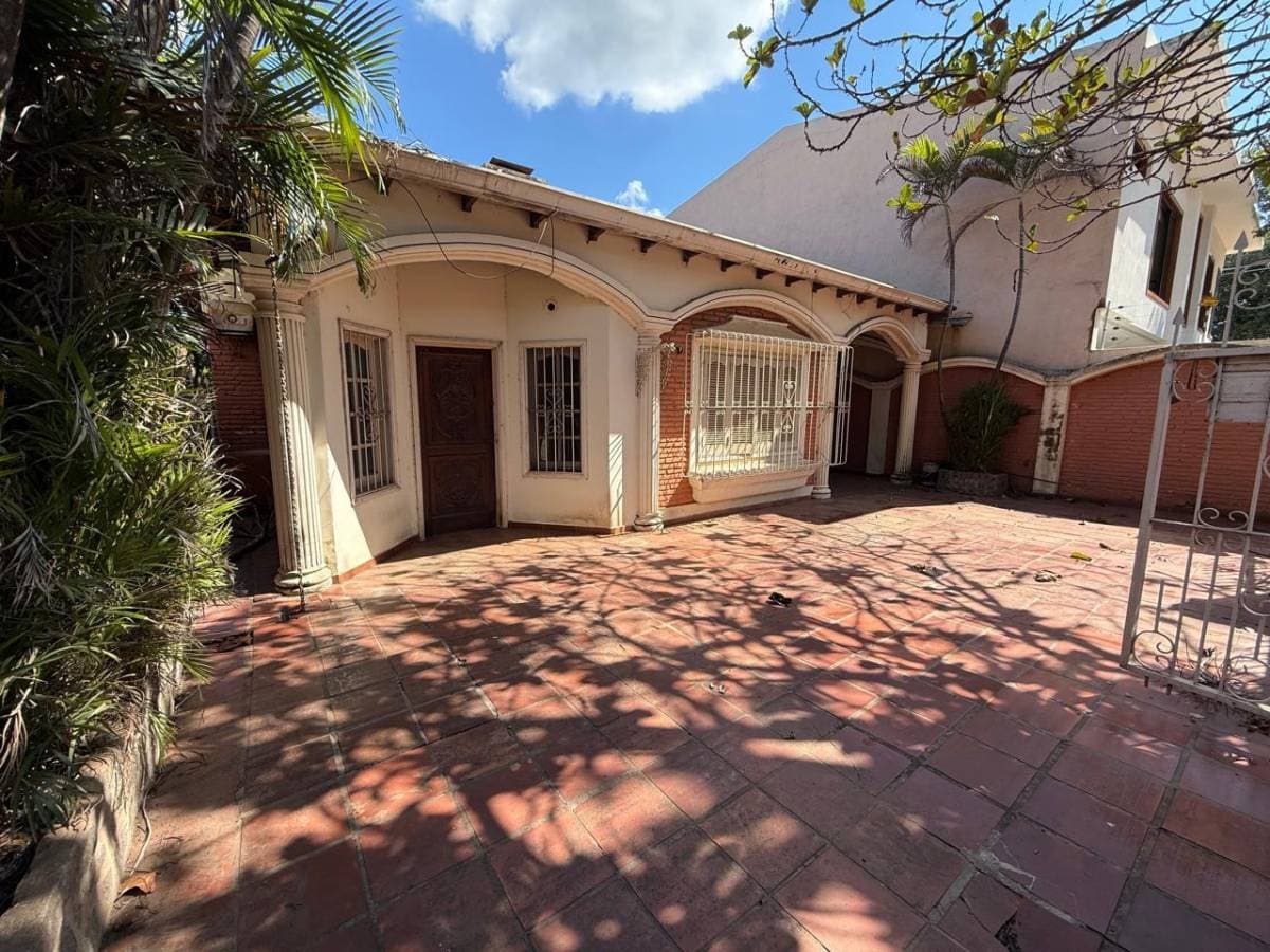 Vendo casa en Lambaré a 300 mts de la Avda. Cacique Lambaré