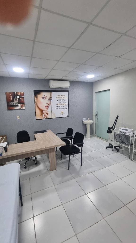 Alquilo consultorios medicos en Luque villa adela - id 51130