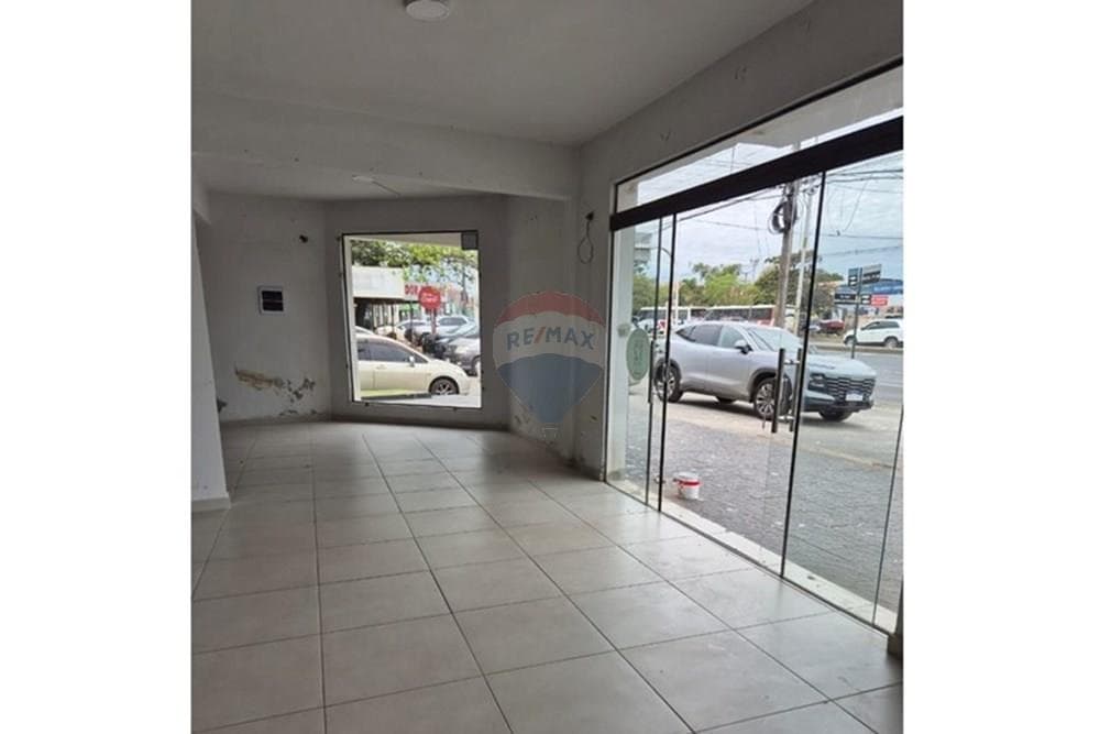 Espacioso local comercial en loma pytá, foto 2