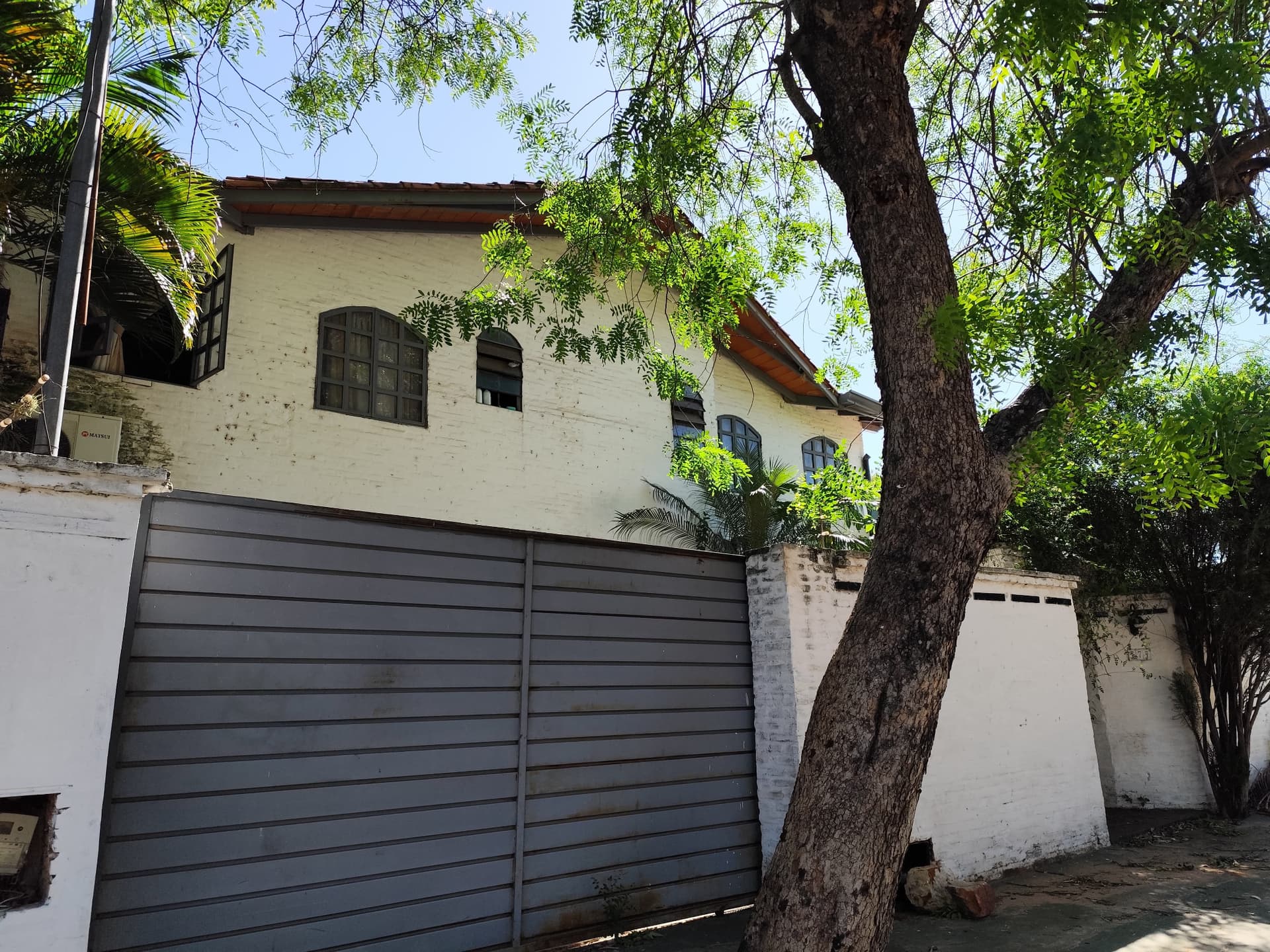 Casa a refaccionar con amplios espacios, foto 2