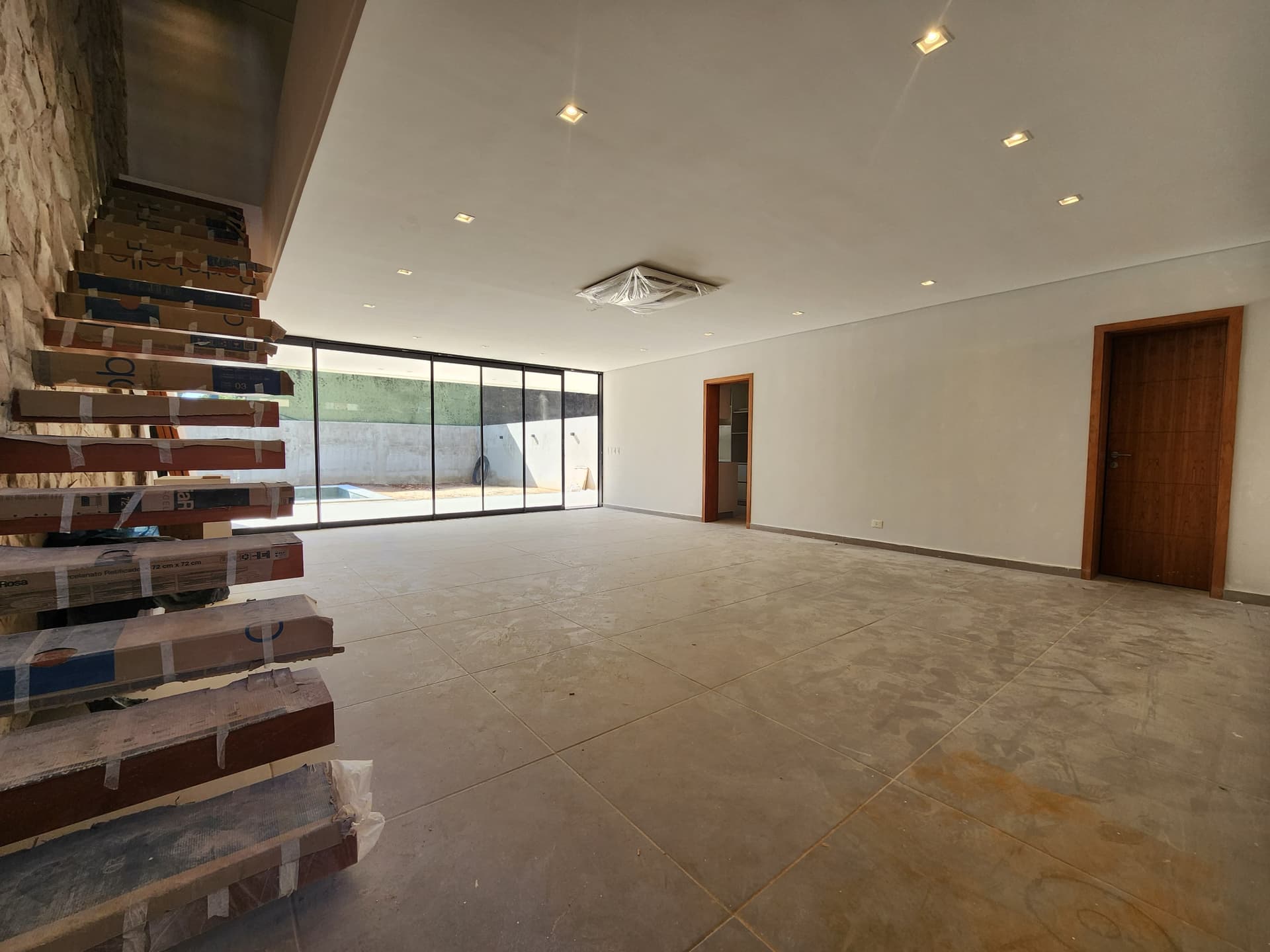 En alquiler - casa pareada de 3 suites barrio mburucuya, foto 3