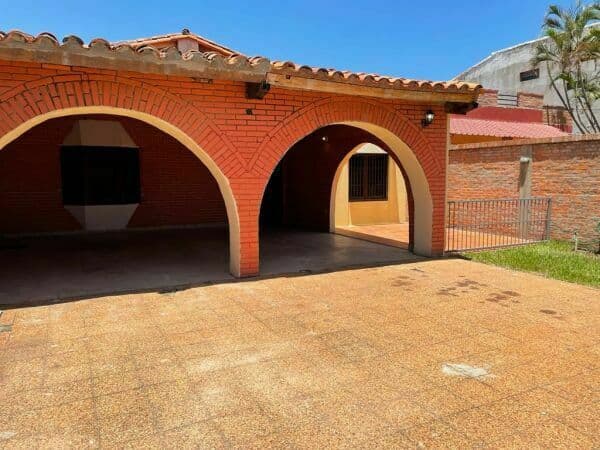 Vendo casa en comlplejo habitacional aeropuerto