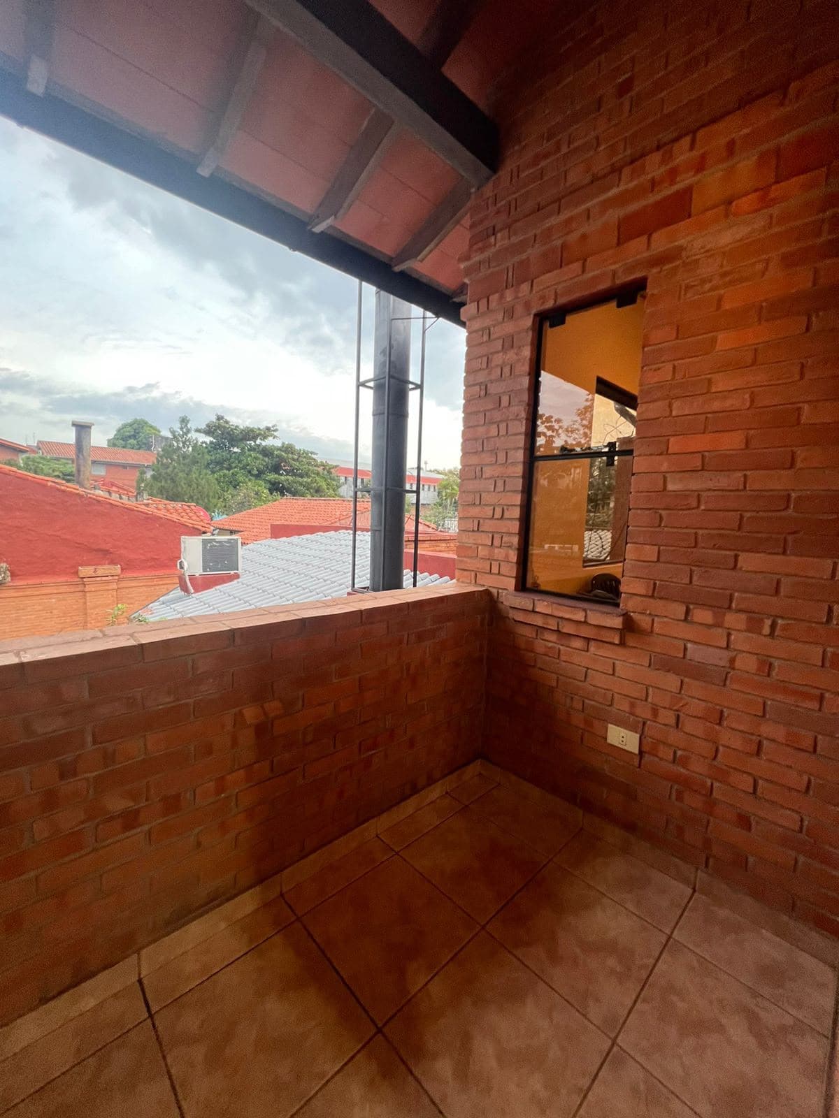 De dúplex con quincho y piscina en barrio seminario — foto 5