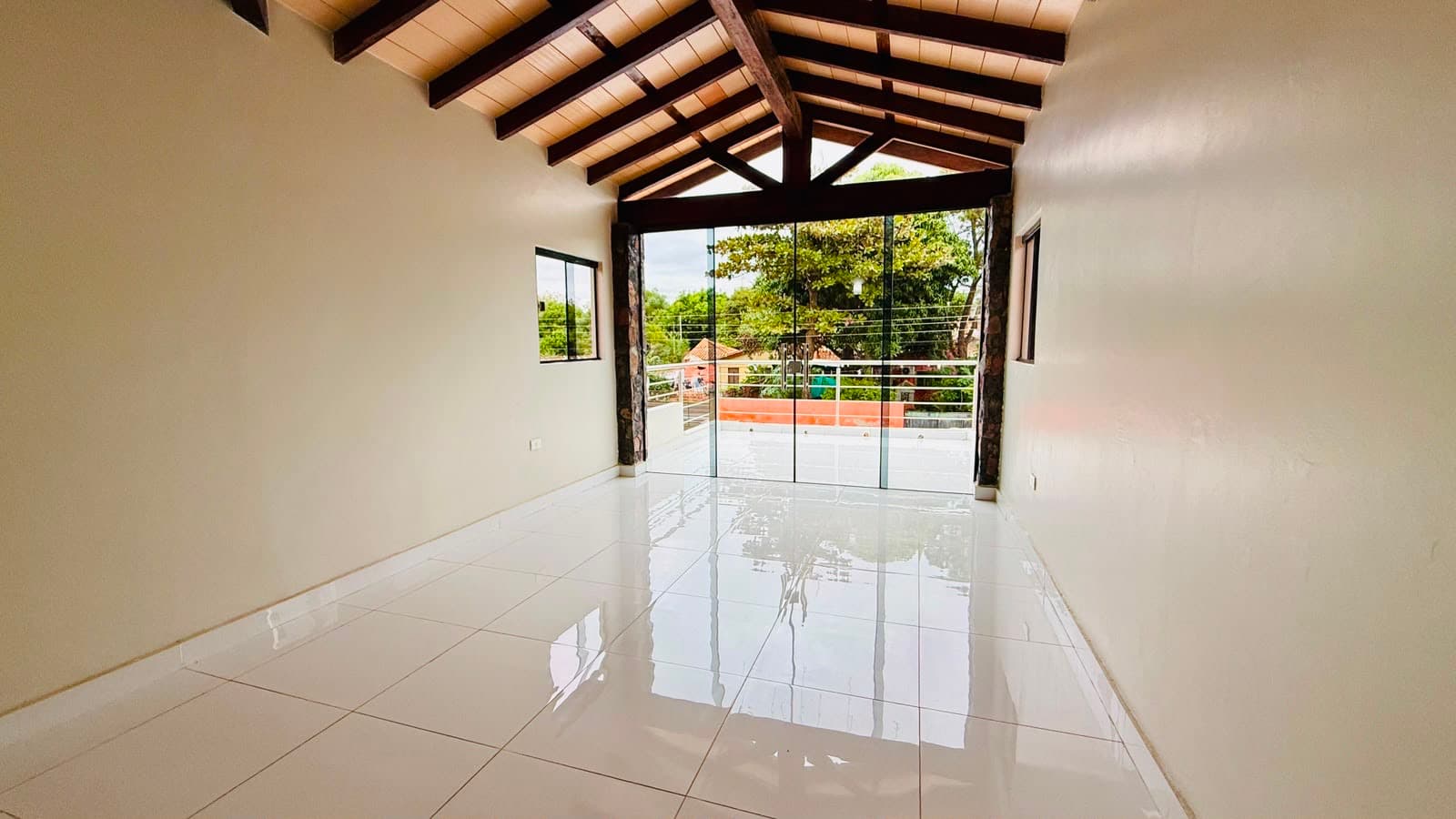 Casa amplia en barrio primavera - Luque, foto 5