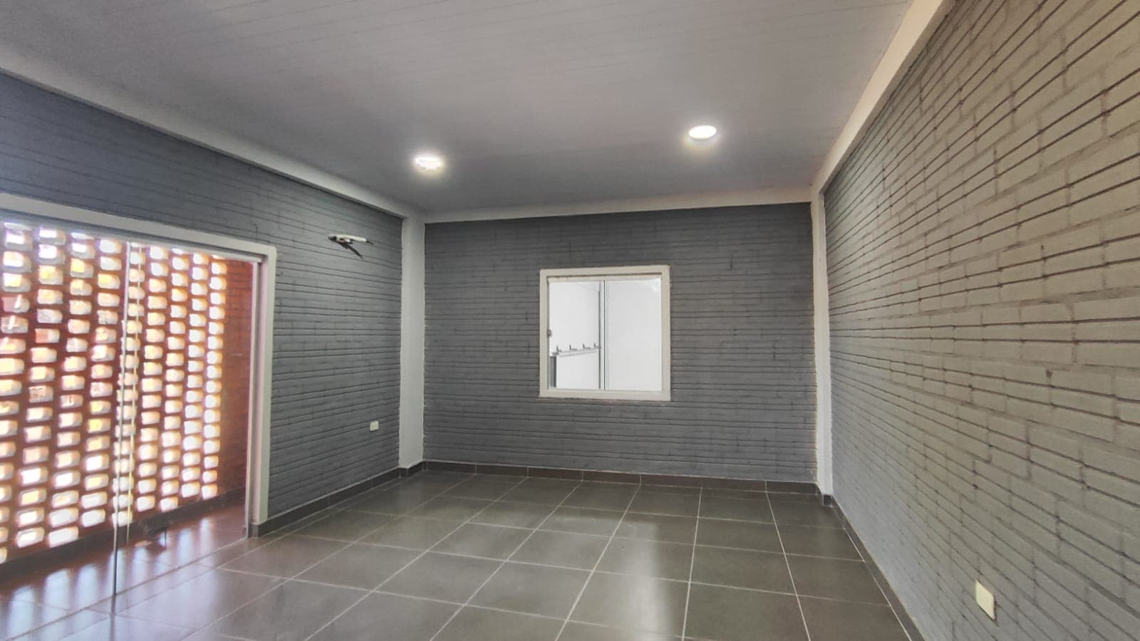 de despósito con showroom en Luque — foto 2
