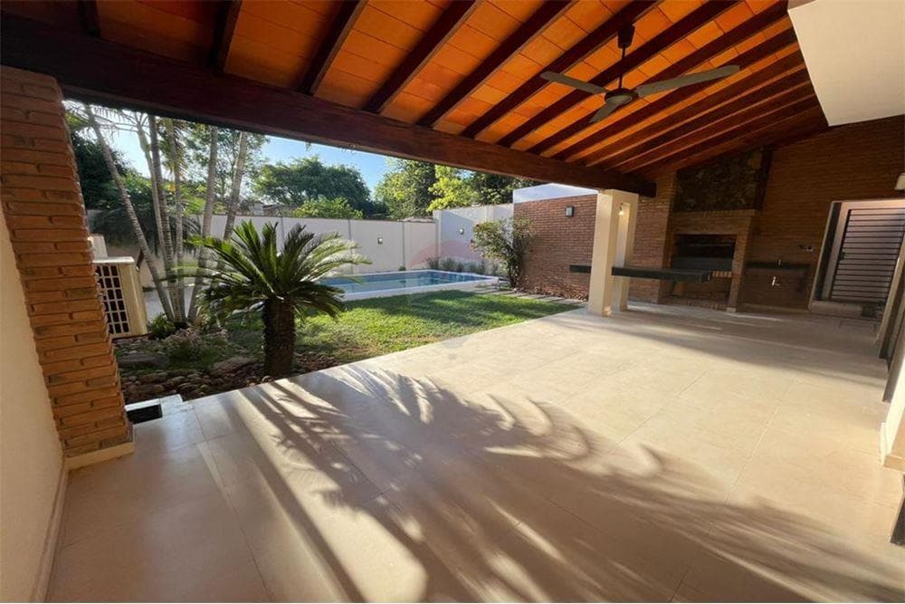 Casa en barrio mburucuyá, foto 2