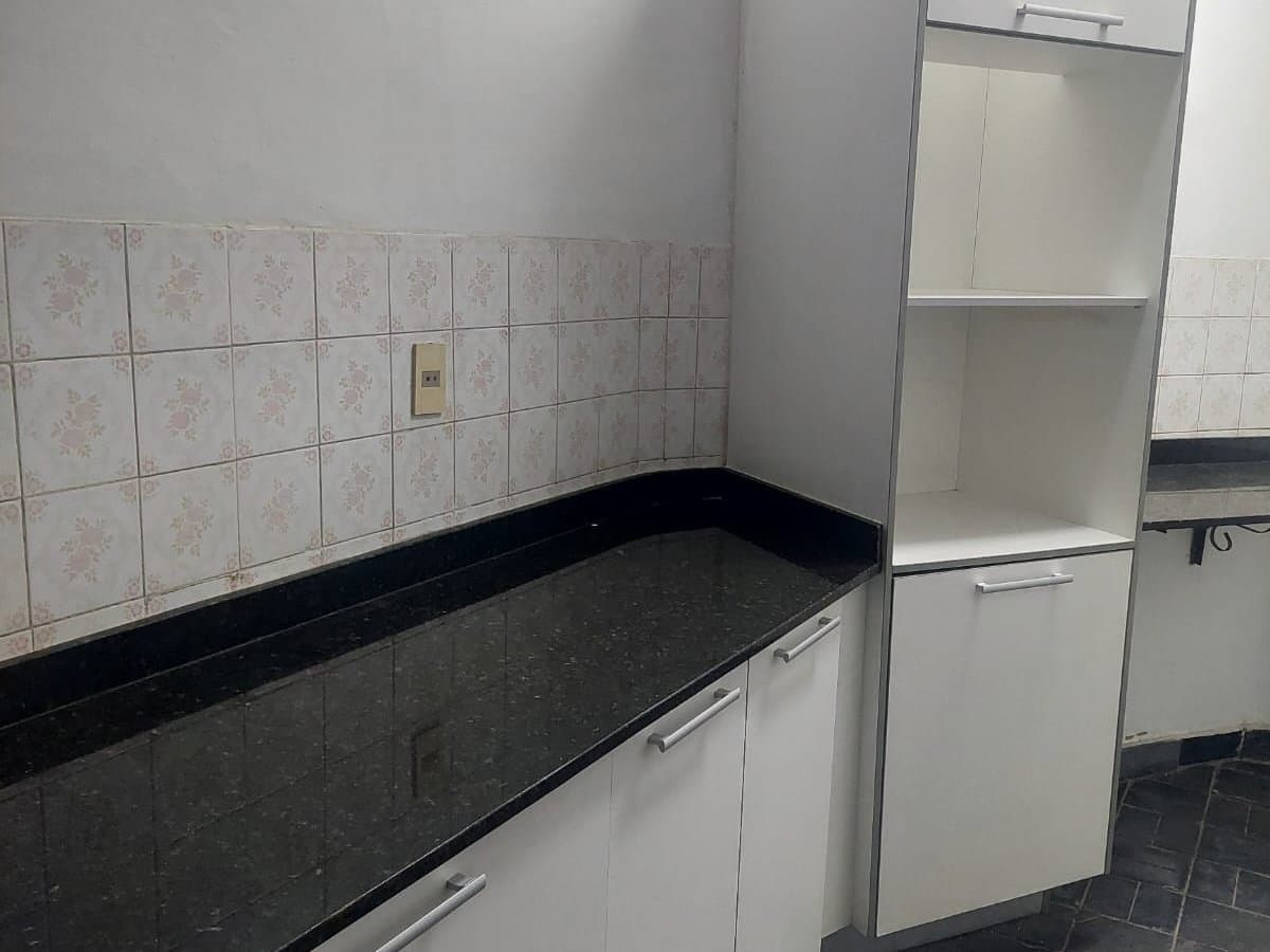 Amplia casa para vivienda u oficina en barrio Jara — foto 3